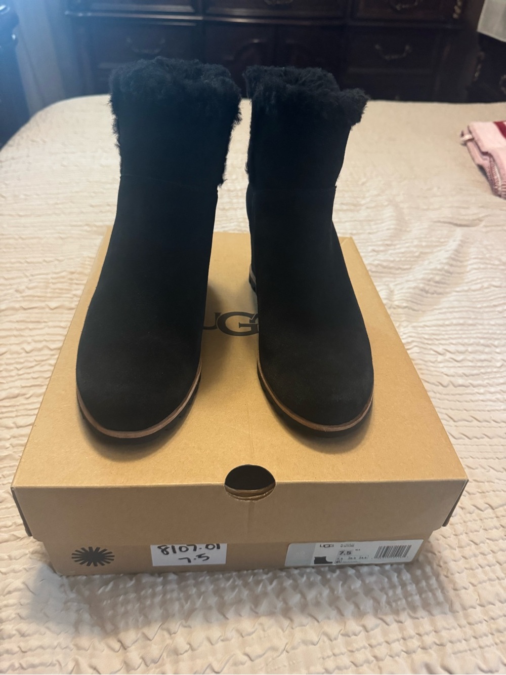 UGG Seyline Black Suede Short Wedge